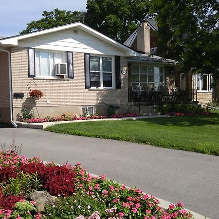 Trillium Bed & Breakfast ไนแอการาฟอลส์ ภายนอก รูปภาพ